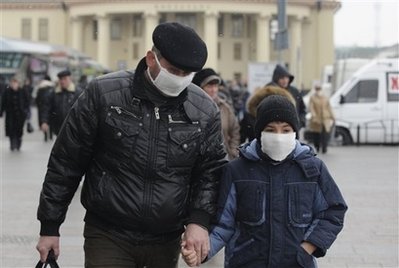 Ukraine Swine Flu Ukrajinska vlada zabranila je javna okupljanja. Građani nose zaštitne maske.