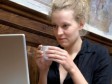 Mlada Britanka zaručila se za vlastiti laptop