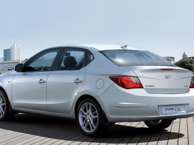 hyundai-i30-sedan-01a