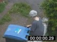 Video: Mačka bacila ženu u kontejner!