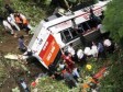 Autobus sletio se ceste u provaliju, 40 osoba poginulo