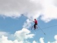 Video: Hodao i vozio bicikl na žici više od 70 m iznad zemlje