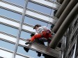 Video: Francuski Spiderman popeo se na najvišu zgradu na svijetu