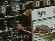 Video: Snimljen kako pleše i krade u trgovini 