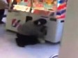 Video: Ugurala dijete u automat kako bi došla do novca 