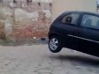 Video: Ne baš pametan način za rušenje zida 