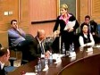Video/Izrael: Poslanica Kneseta prosula vodu na kolegu tokom svađe