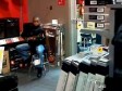Video: Očevi s klincima svirali sjajan gospel nasred trgovine