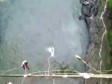 Video: Otkazalo joj uže za bungee jump, pala sa 111 metara u rijeku