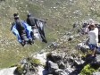 Video: Padobranac slomio noge u padu sa 65 metara