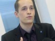 Video: Ima 24 godine i radi kao ribar, pekar, konobar, arheolog...