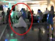 Video:  Ova mladenka će pamtiti bacanje buketa, pogledajte zašto!