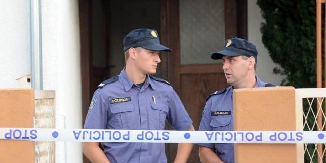 nazvao-policiju-i-rekao-da-je-zadavio-oca-i-da-ih-ceka