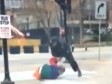 Hit video: Potukli se policajac i klaun 