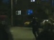 Video: Usamljeni policajac uspio rastjerati 30-tak huligana