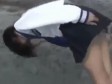 Video: Djevojke koje skaču u blato