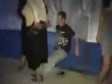 Video: On se jedini ludo zabavlja na ovom vjenčanju!  