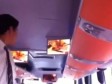 Video: Vozač putnicima slučajno pustio pornić (18+)