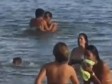 Video: Strastveno se seksali u plićaku naočigled svih i zaradili pljesak