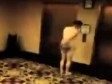 Video: Šta je, kog vraga, radio gol izvan svoje hotelske sobe?