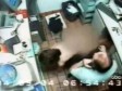 Video: Natjerali djevojku da se skine i seksualno zadovolji šefičinog zaručnika