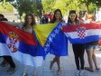 Ovo su nove Јugoslovenke: Tri djevojke nose zastave Srbije, BiH i Hrvatske