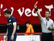 Video: 'Brutalni' Van Bommel se od nogometa oprostio - crvenim kartonom!