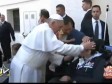 Video: Papa Franjo istjeruje đavola iz mladića u kolicima