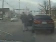 Video: Otvorio paljbu iz AK-47 na policiju i vikao 'Ubijte me!'