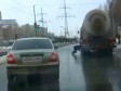 Video: Skočio pod točkove cisterne 